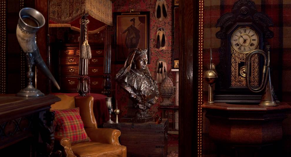 stay at the witchery in edinburgh while visiting